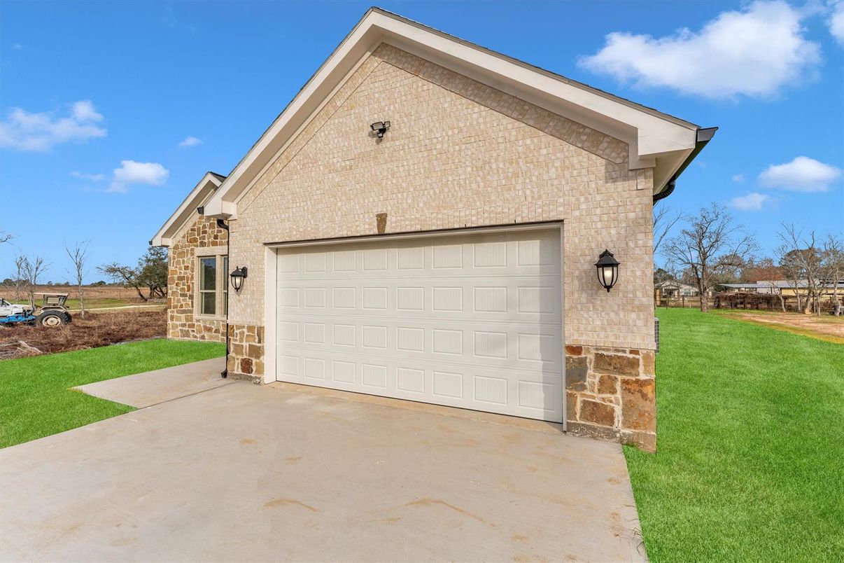 Detached Garage, Exterior
