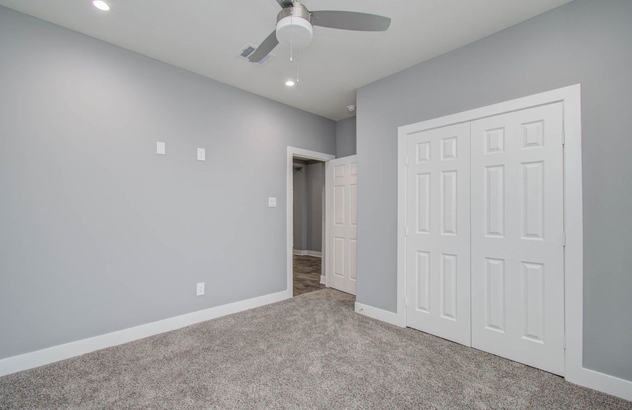 Empty room, Interior, Recessed Lighting