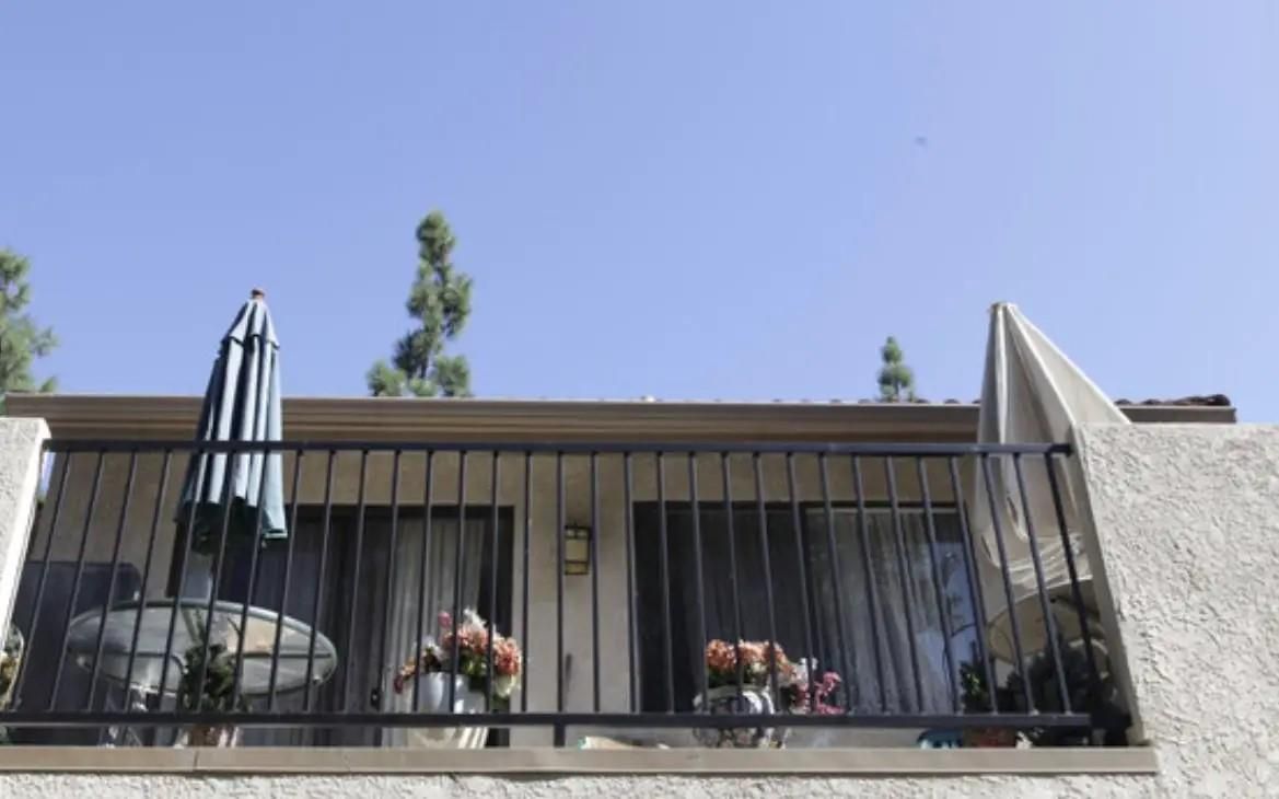 Exterior, Facade, Modern