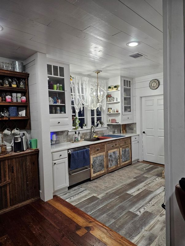 Chandelier, Interior, Recessed Lighting, Wood Texture Flooring