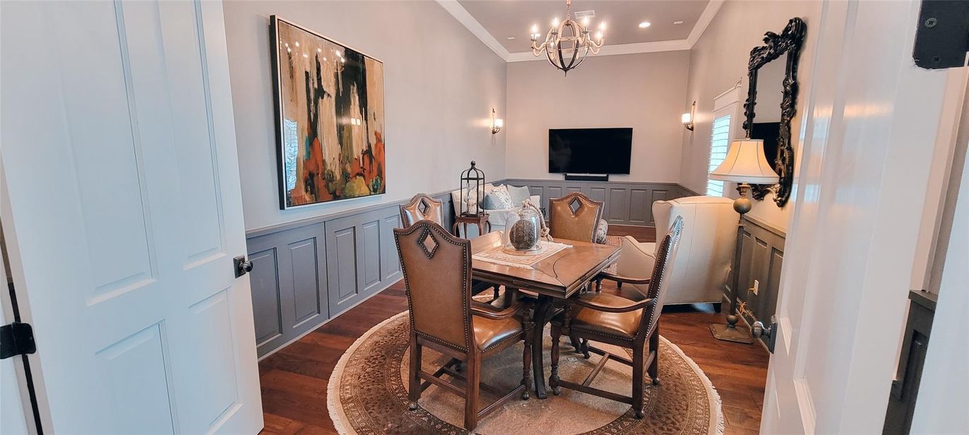 Chandelier, Dining room, Interior, Recessed Lighting, Wood Texture Flooring