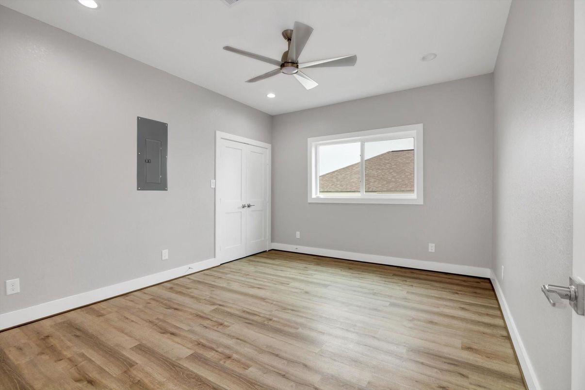 Empty room, Interior, Recessed Lighting, Wood Texture Flooring
