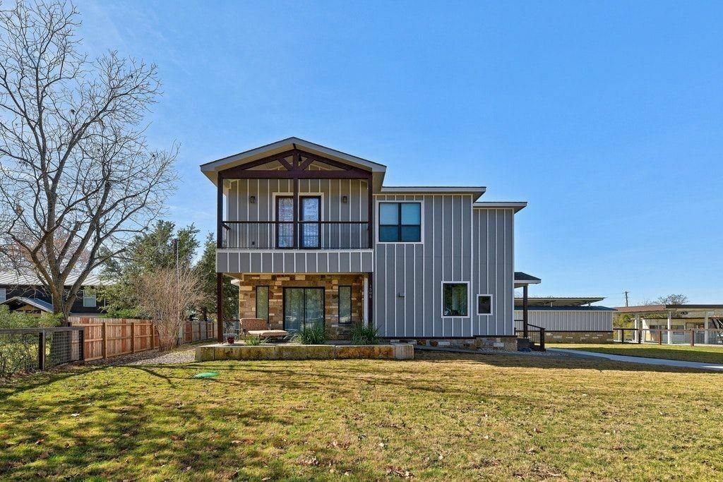 Backyard, Exterior, Facade, Modern