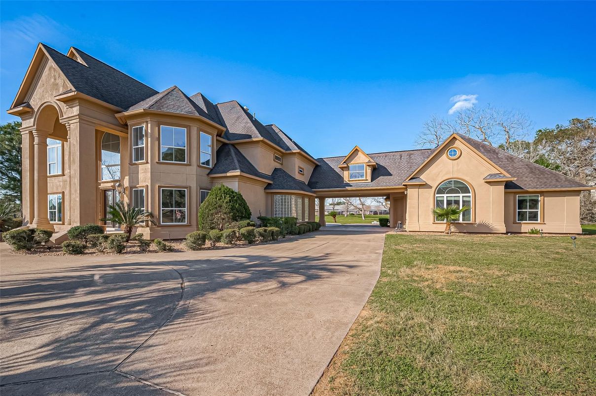 Backyard, Exterior, Facade, French Provincial