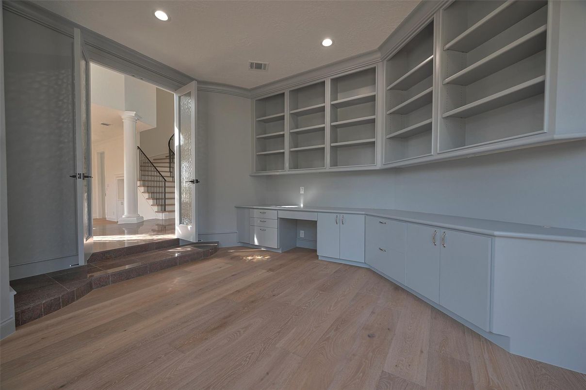 Interior, Recessed Lighting, Wood Texture Flooring