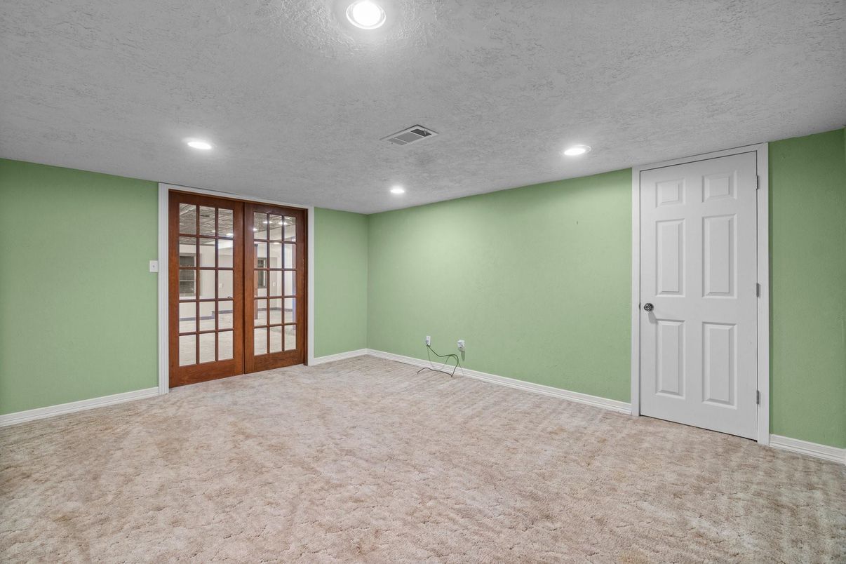 Empty room, Interior, Recessed Lighting