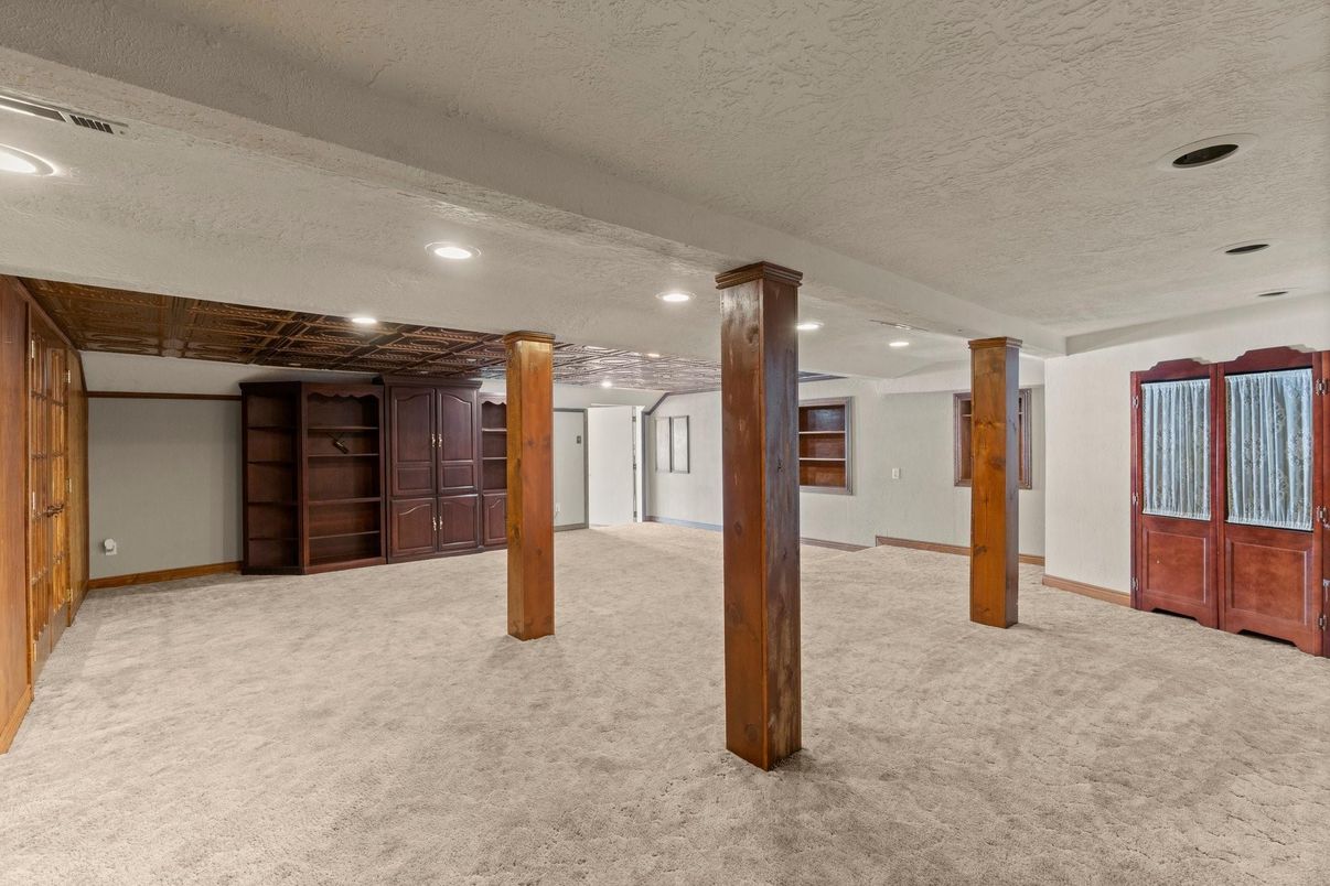 Empty room, Interior, Recessed Lighting