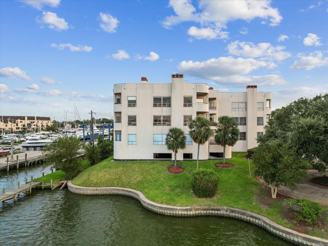 Exterior, Facade, Condo Building