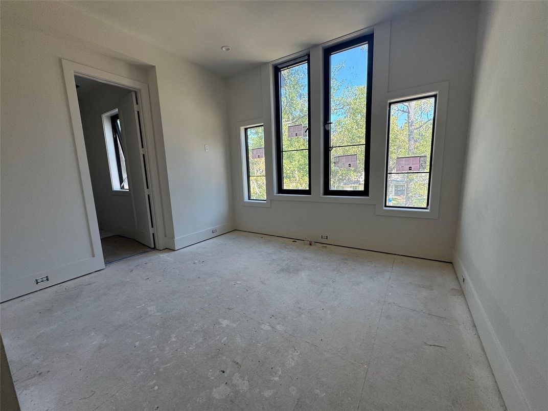 Empty room, Interior
