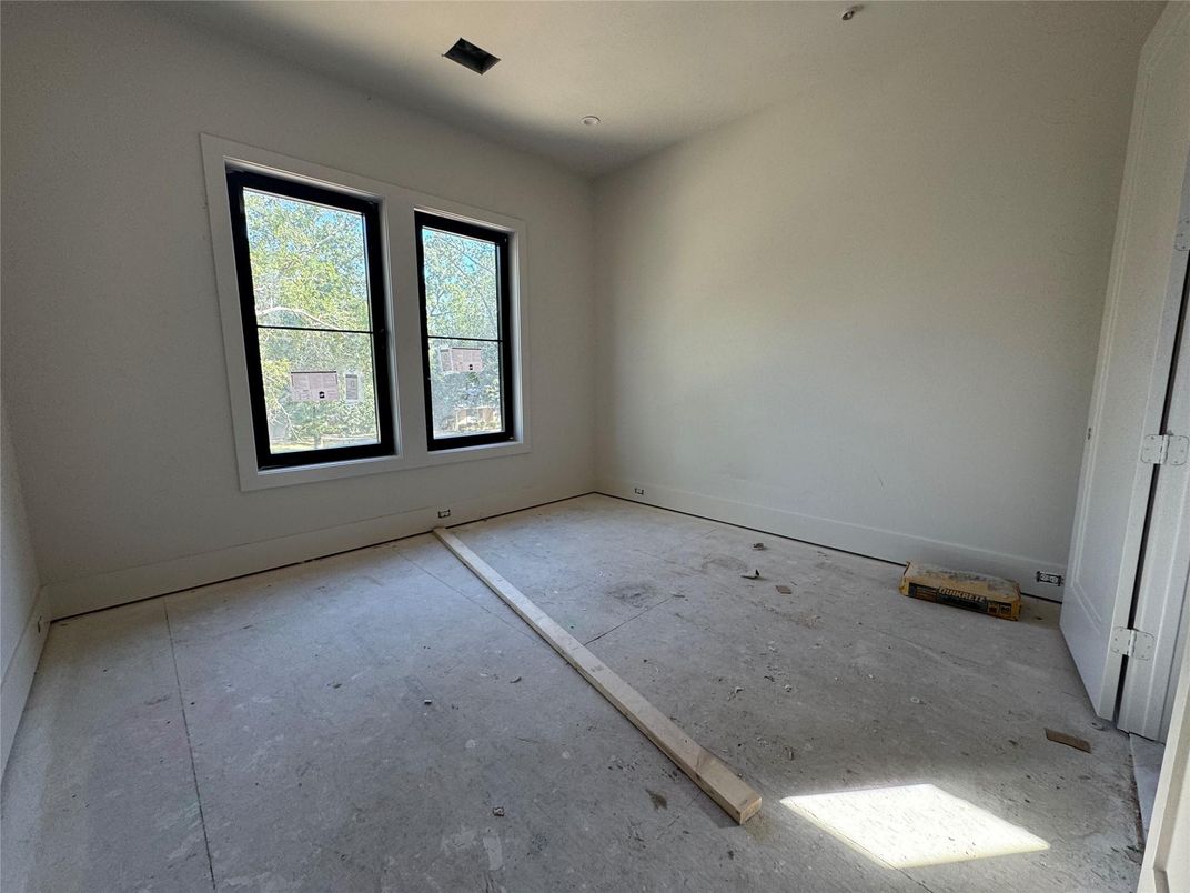 Empty room, Interior