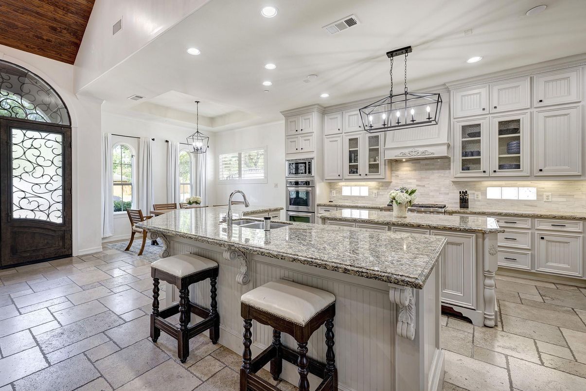 Chandelier, Dining room, Interior, Kitchen, Pendant Lights, Recessed Lighting, Stainless Steel Appliances