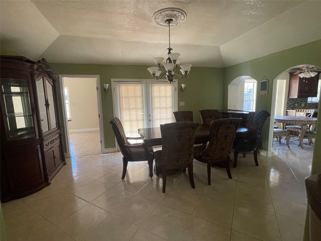 Chandelier, Dining room, Interior