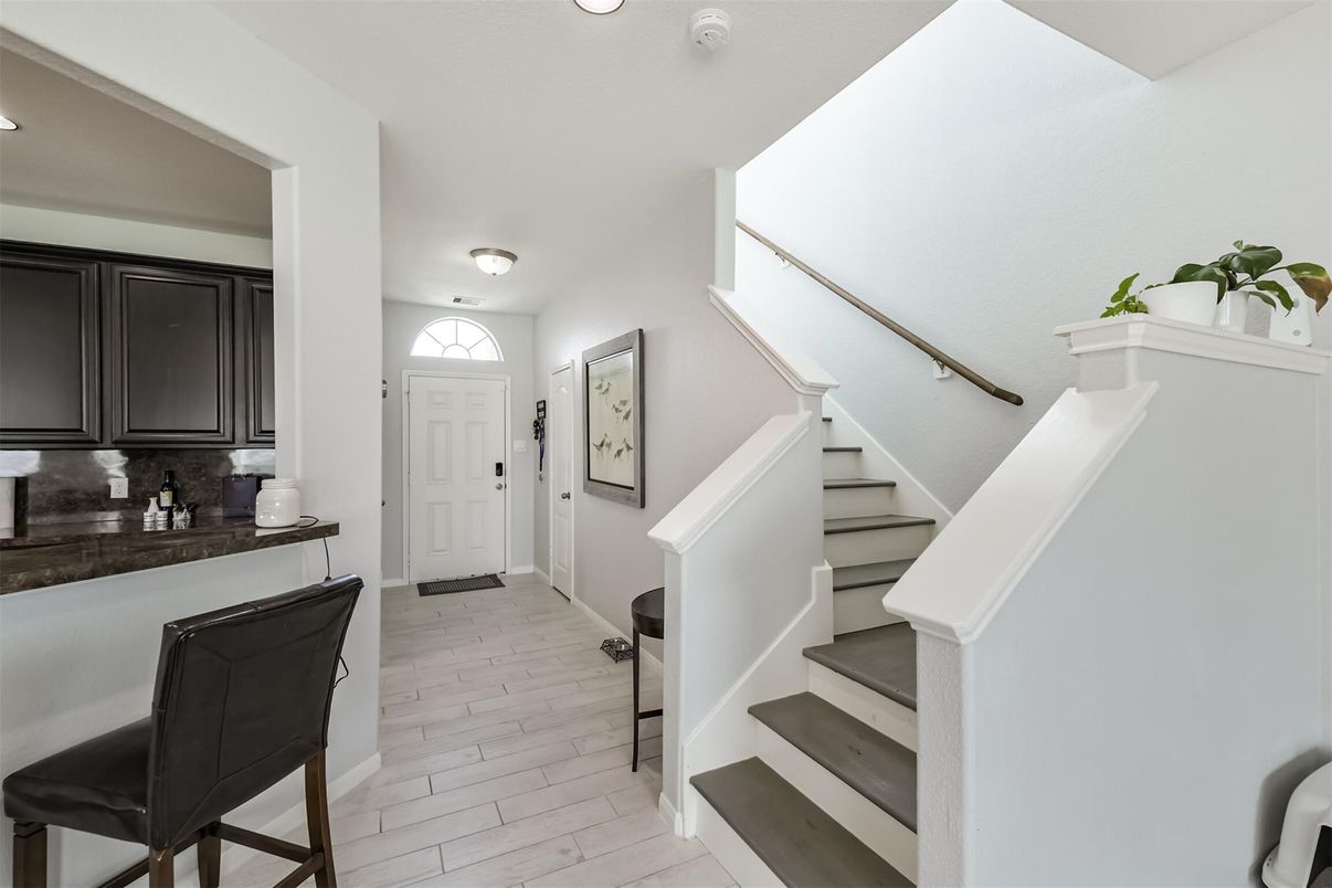 Interior, Recessed Lighting, Wood Texture Flooring
