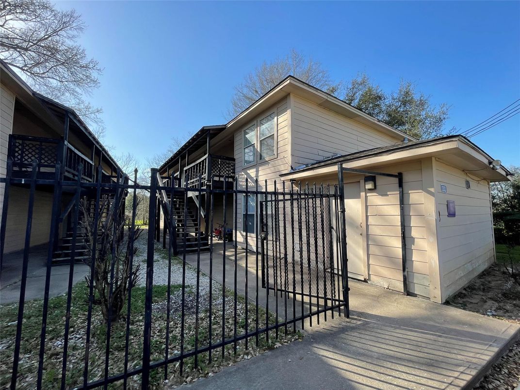 Detached Garage, Exterior