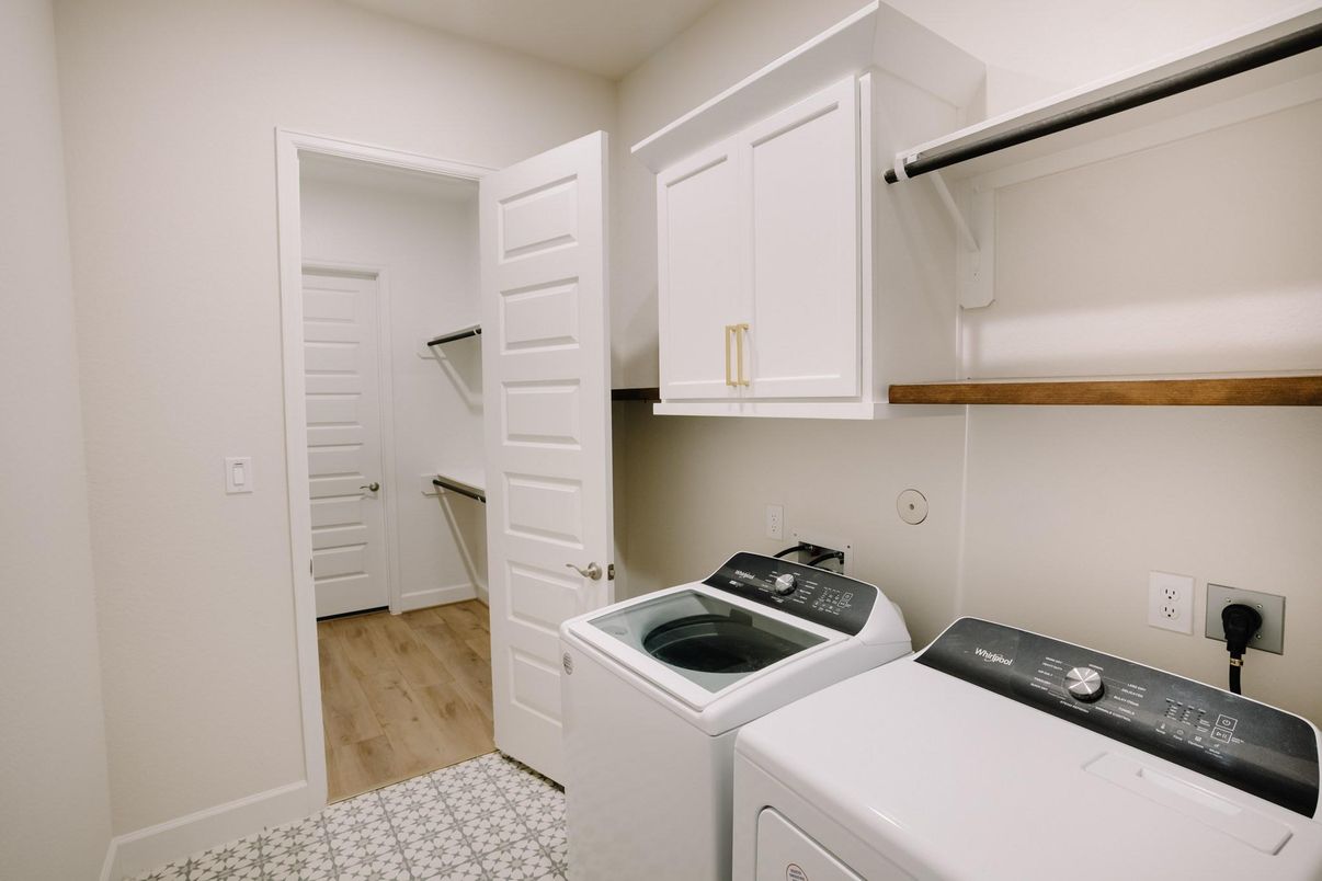 Interior, Washer, Wood Texture Flooring