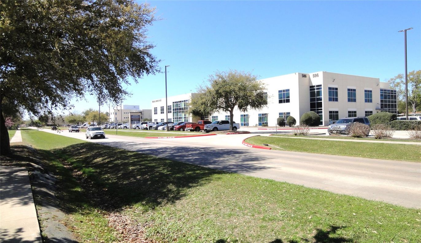 Exterior, Facade, Condo Building