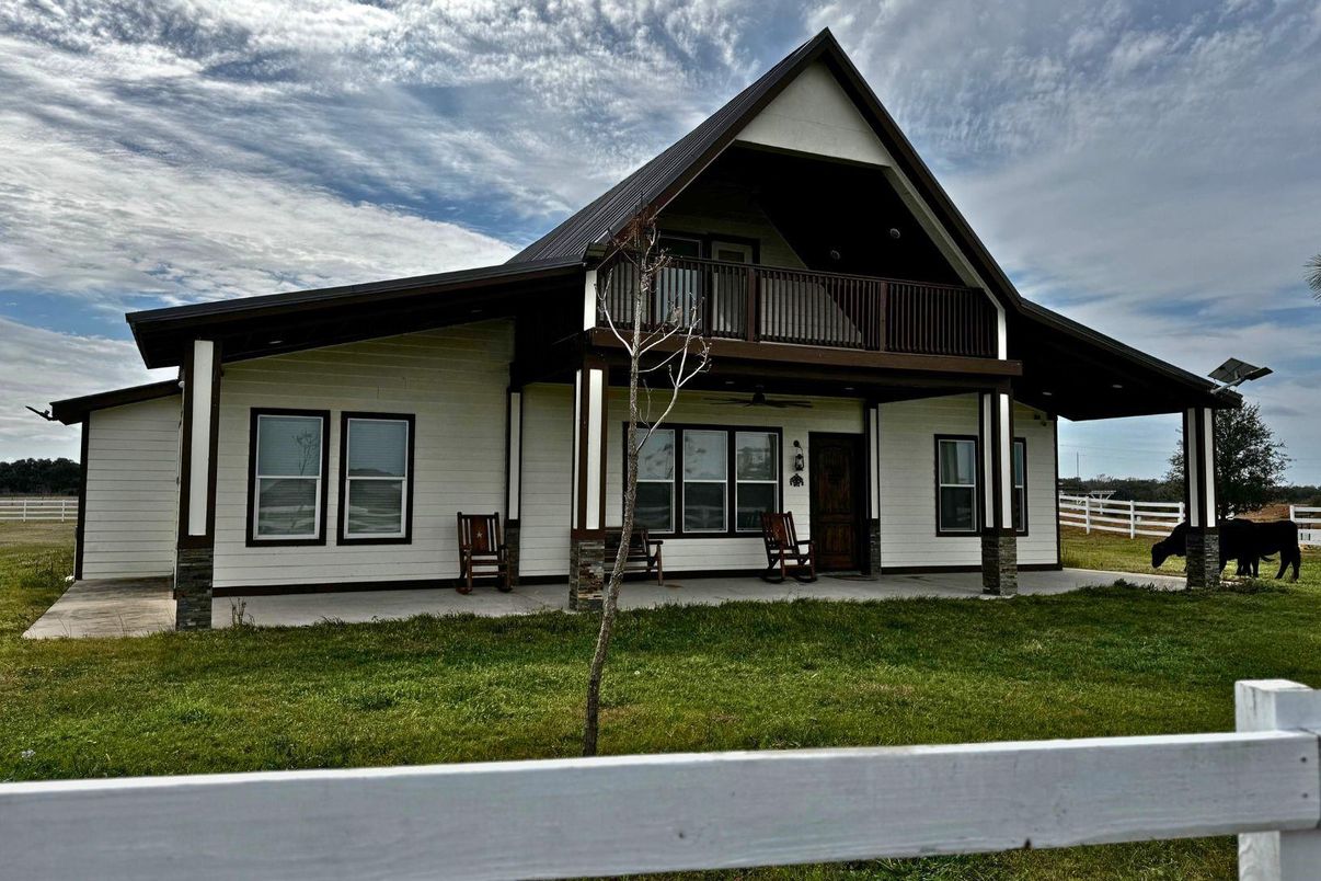 Backyard, Exterior, Facade, Farmhouse