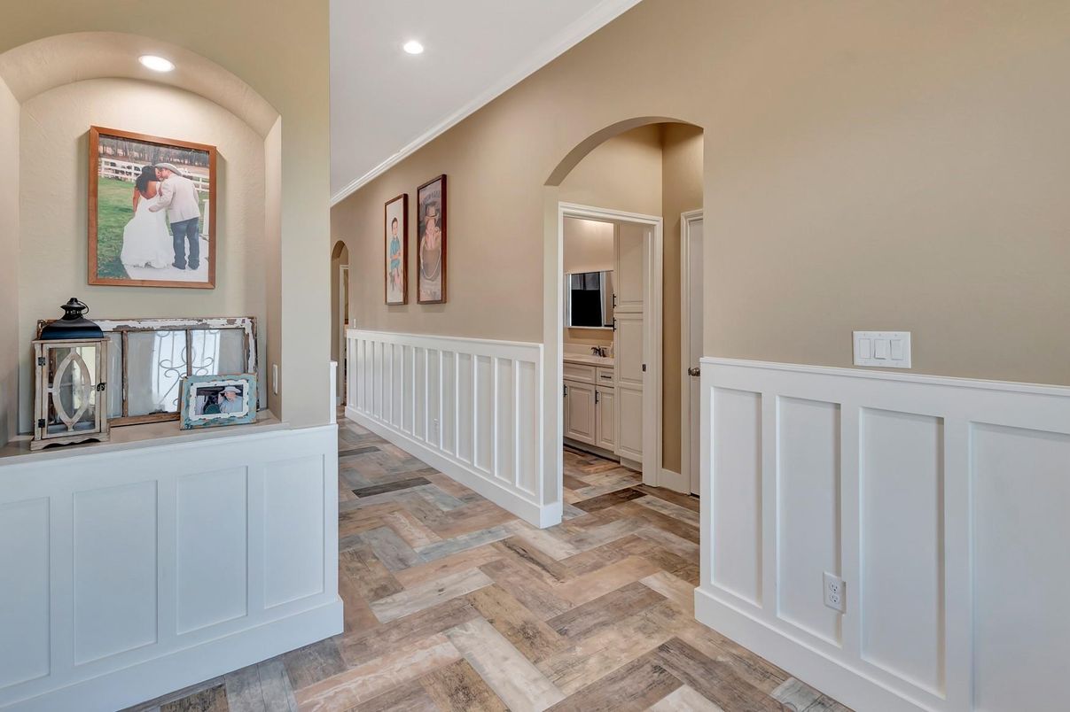 Interior, Recessed Lighting, Wood Texture Flooring