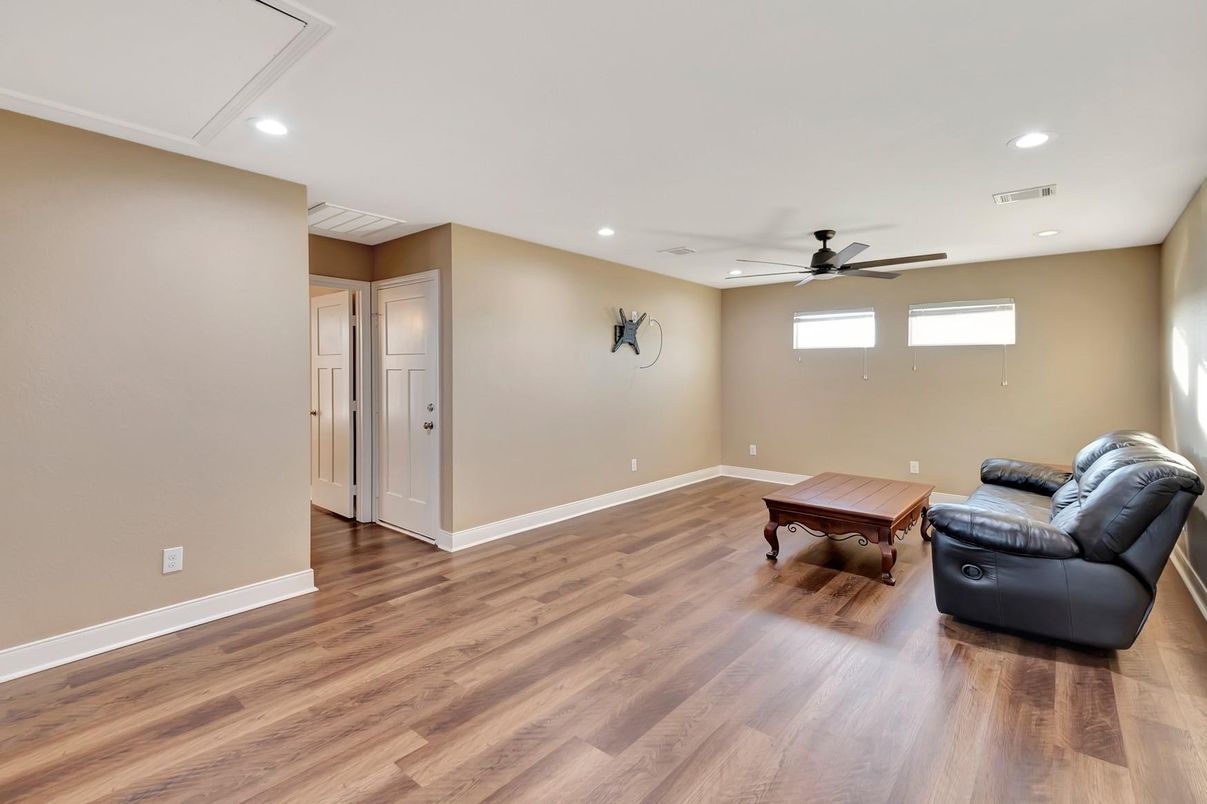 Interior, Recessed Lighting, Wood Texture Flooring