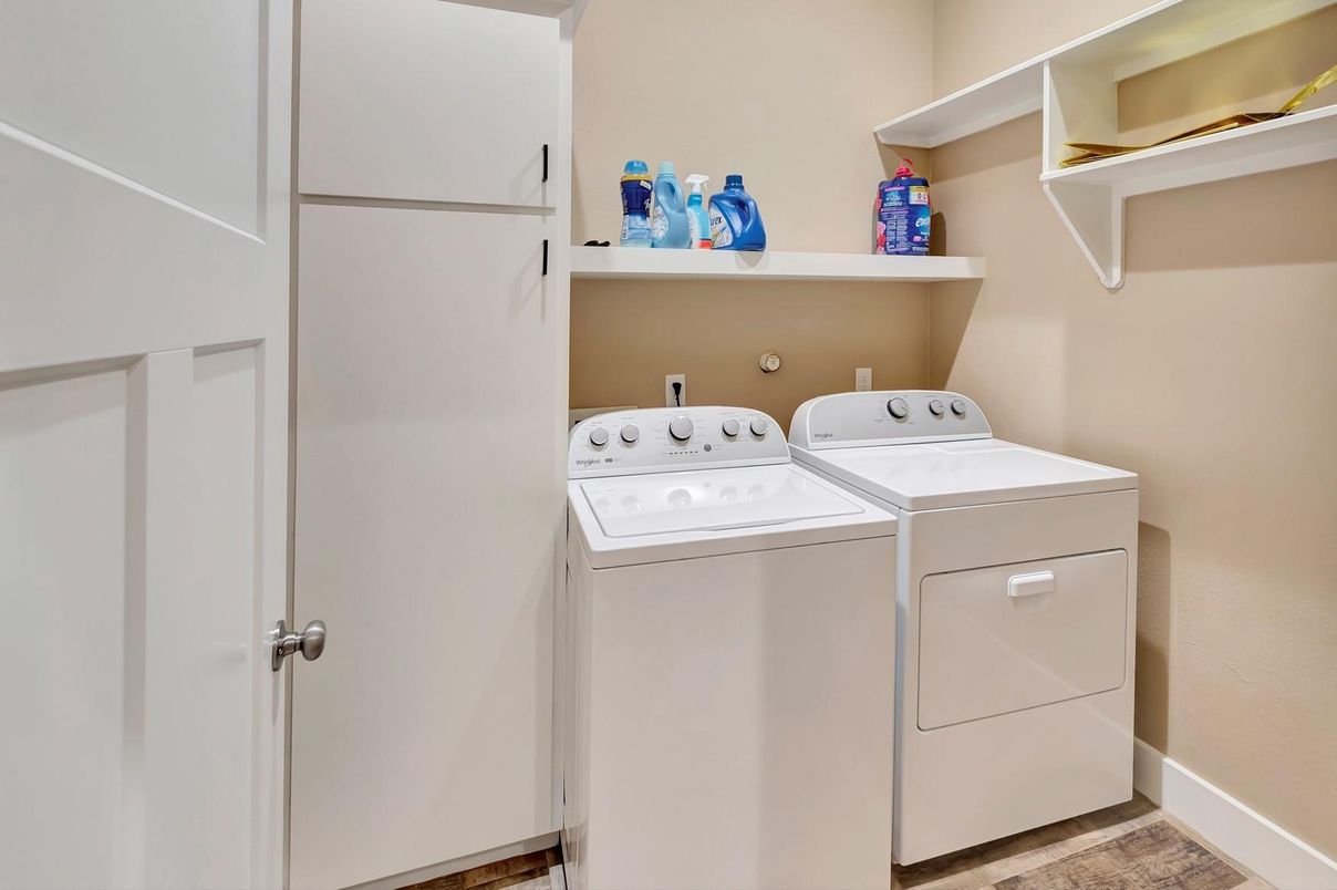 Interior, Utility Closets, Washer, Wood Texture Flooring