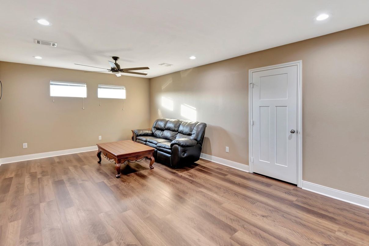 Interior, Recessed Lighting, Wood Texture Flooring