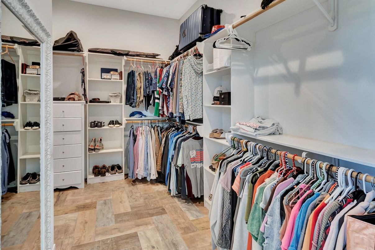 Interior, Walk-in Closets, Wood Texture Flooring