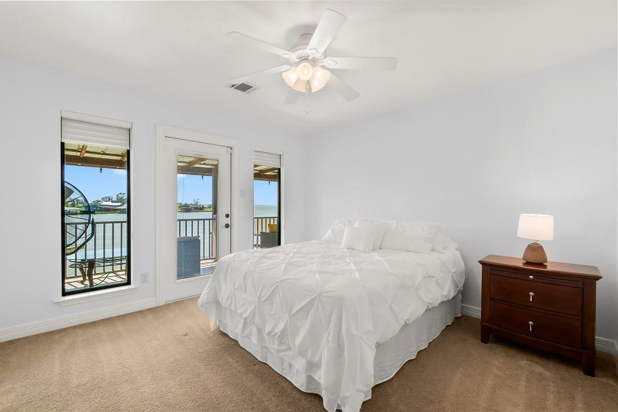 Bedroom, Interior, Water