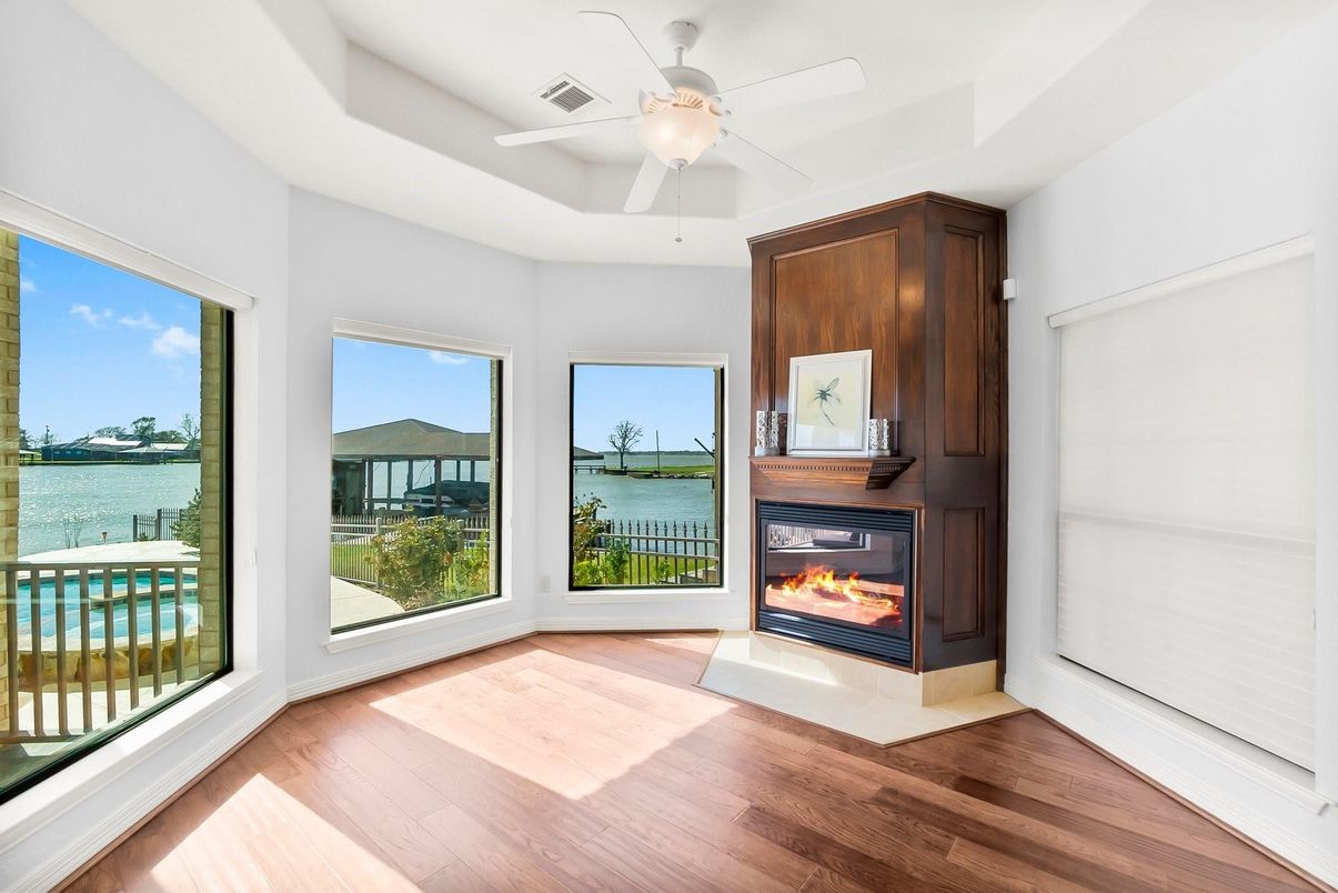 Empty room, Fireplace, Interior, Water, Wood Texture Flooring