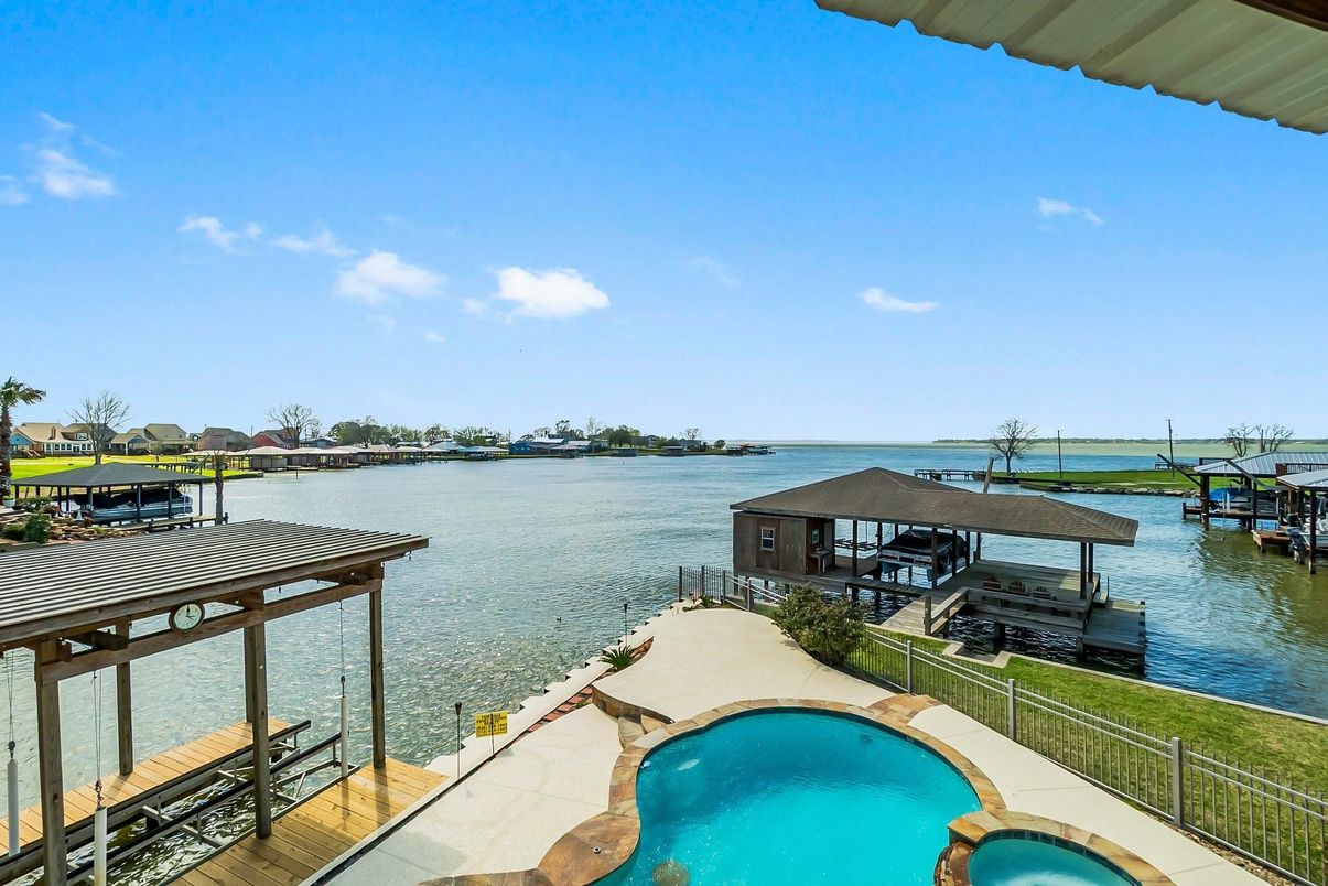 Exterior, Pool, Water