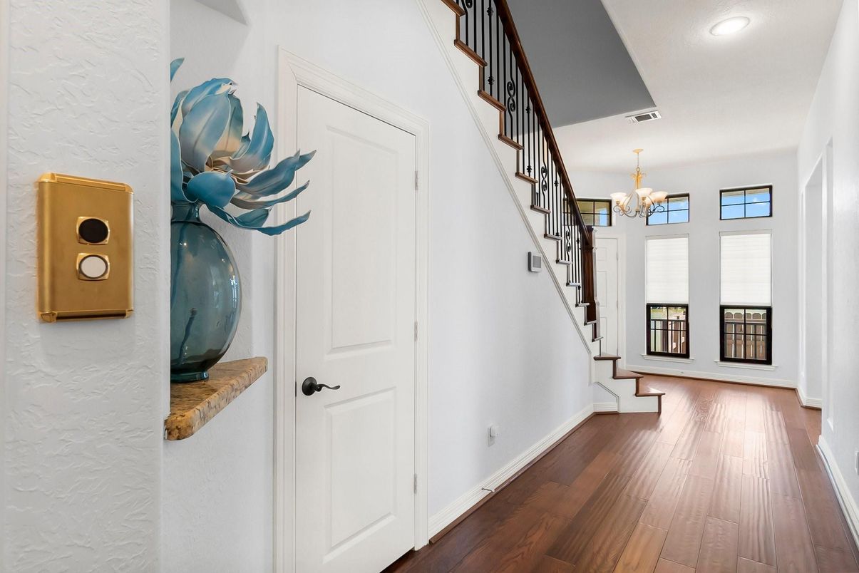 Chandelier, Interior, Recessed Lighting, Wood Texture Flooring