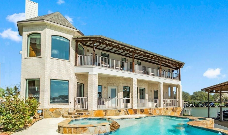 Exterior, Pool, Water