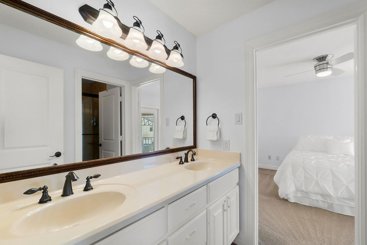 Bathroom, Dual Sink Vanities, Interior