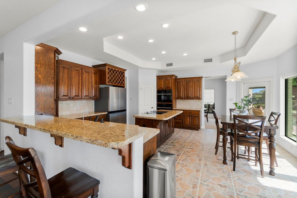 Dining room, Interior, Kitchen, Pendant Lights, Recessed Lighting, Stainless Steel Appliances