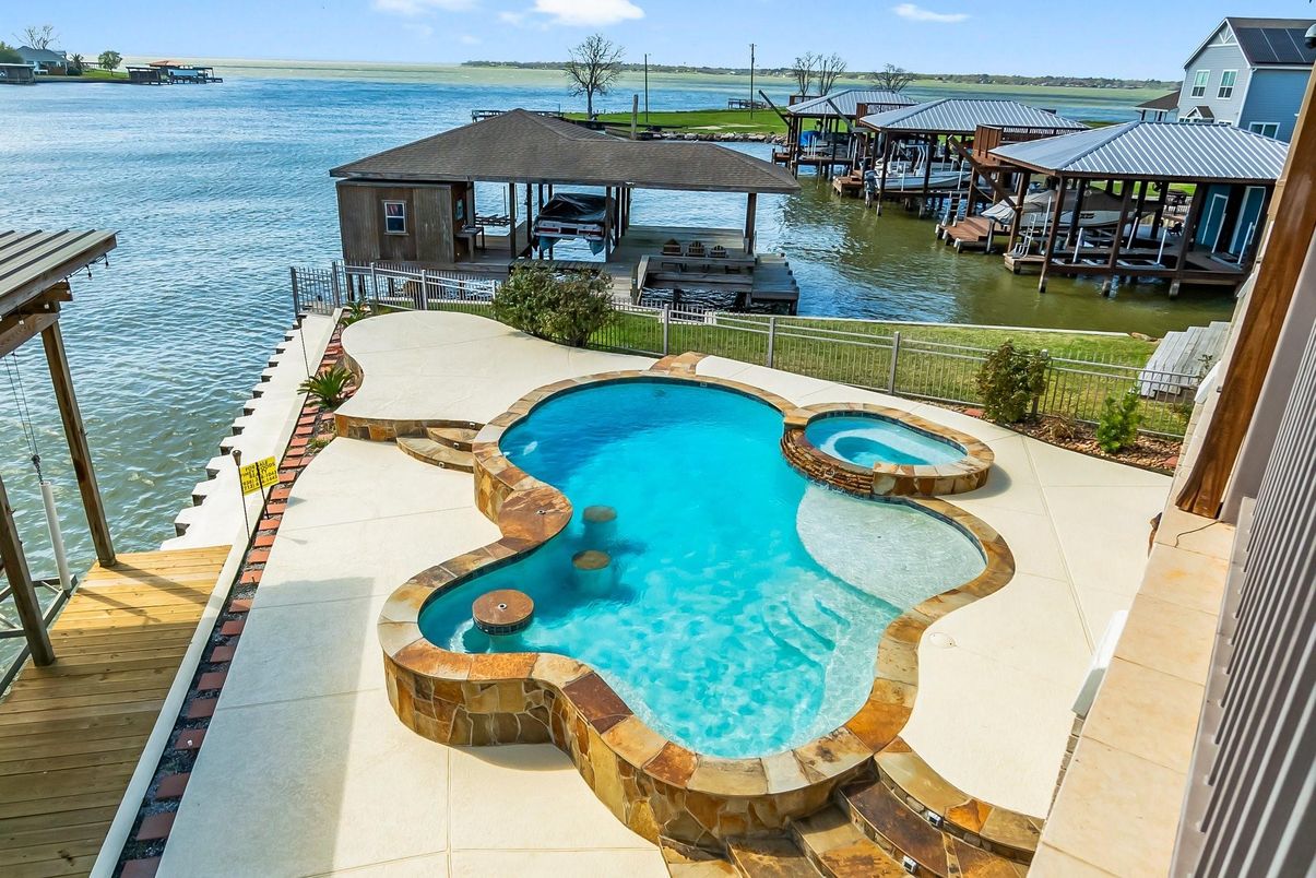 Exterior, Pool, Water