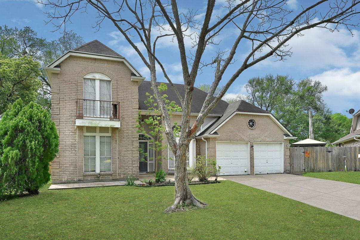 Attached, Exterior, Facade, Brick Facade, French Provincial