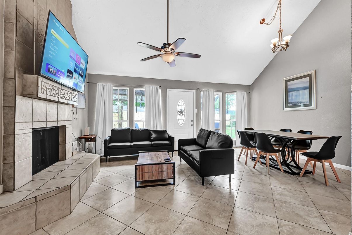 Chandelier, Dining room, Fireplace, Interior, Living room, Pendant Lights