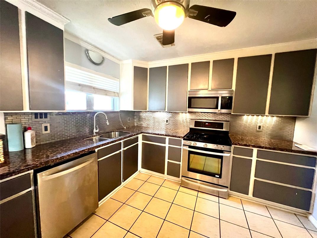 Interior, Kitchen, Stainless Steel Appliances