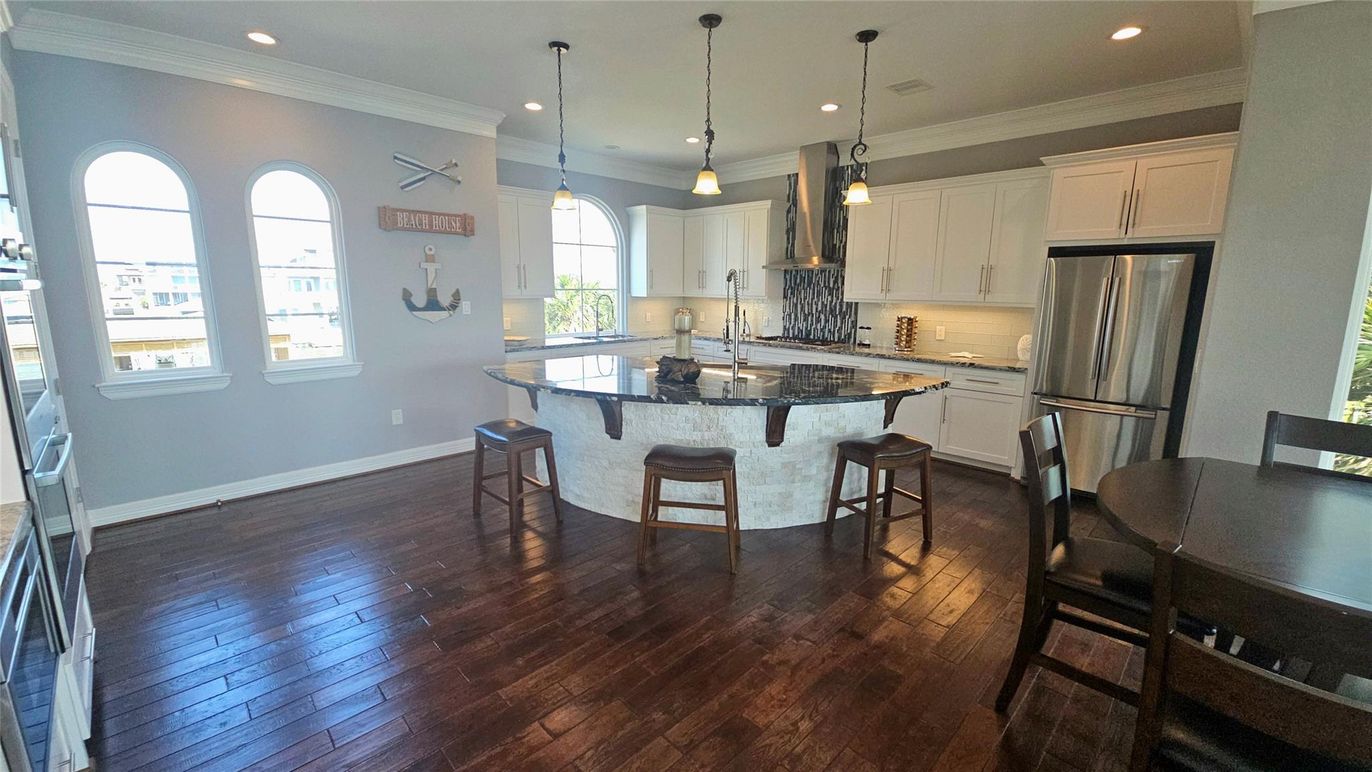 Dining room, Interior, Kitchen, Pendant Lights, Recessed Lighting, Stainless Steel Appliances, Wood Texture Flooring