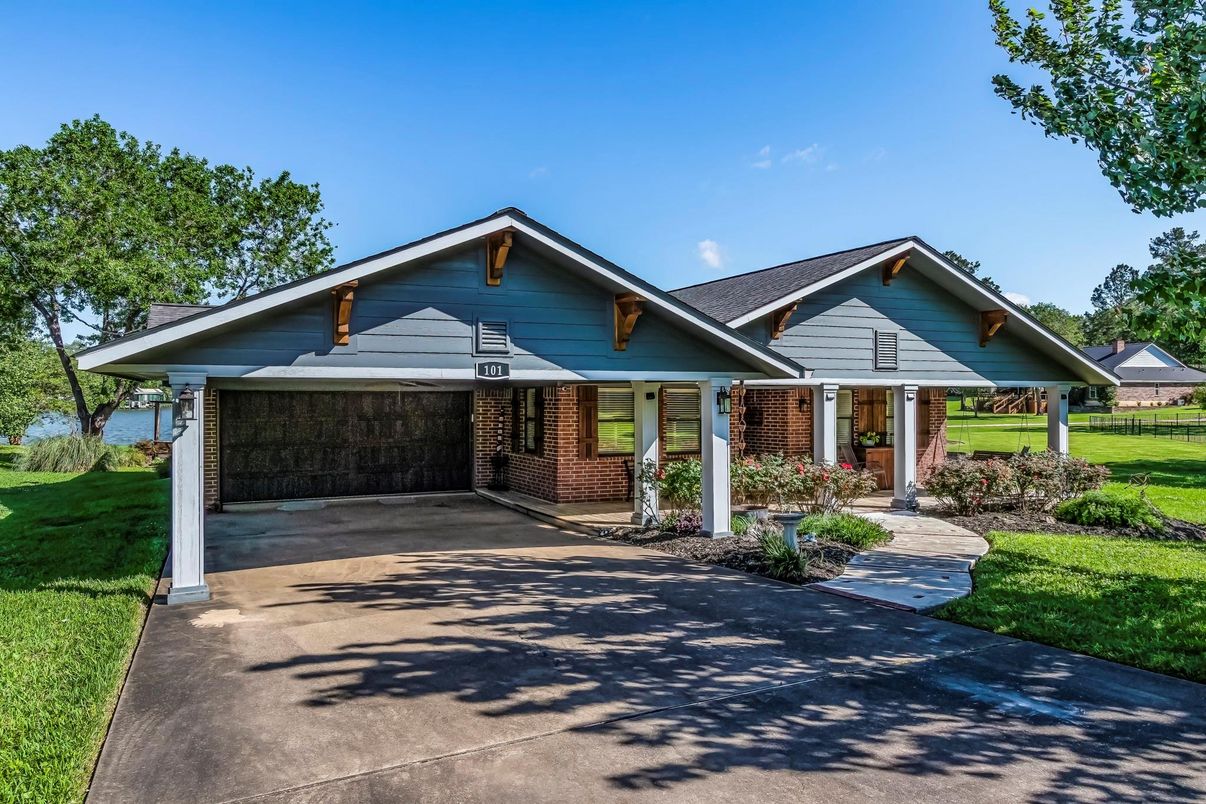 Attached, Exterior, Facade, Brick Facade, American Craftsman