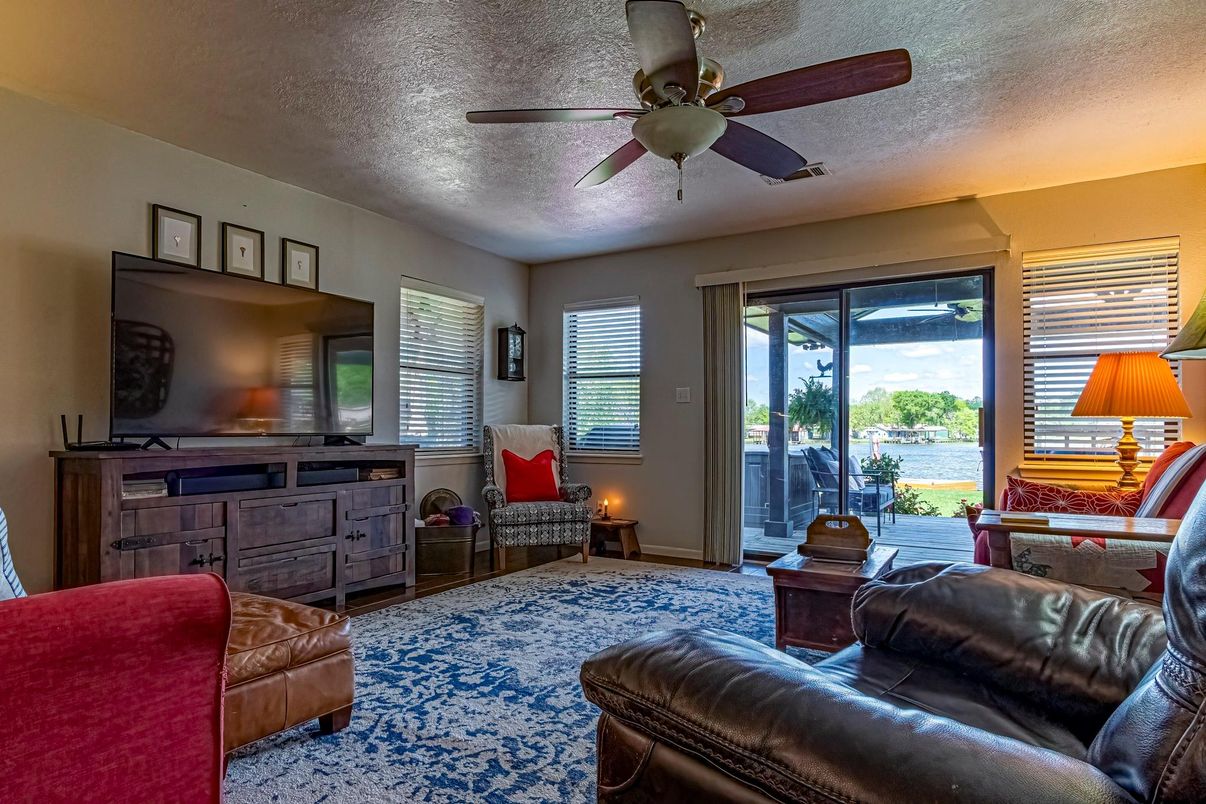 Interior, Living room, Water