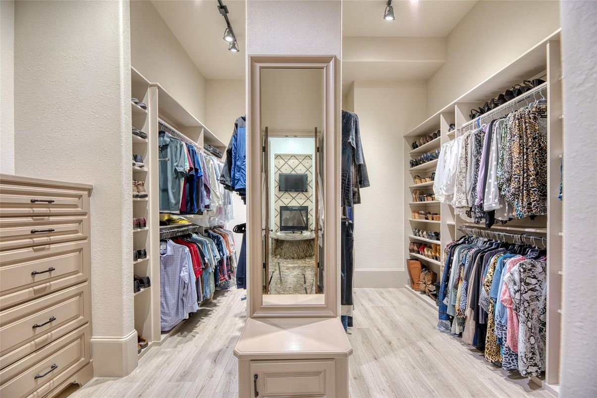 Interior, Walk-in Closets, Wood Texture Flooring