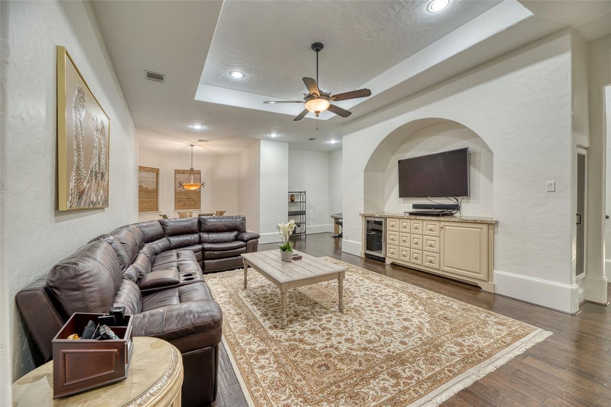 Interior, Living room, Pendant Lights, Recessed Lighting, Wood Texture Flooring