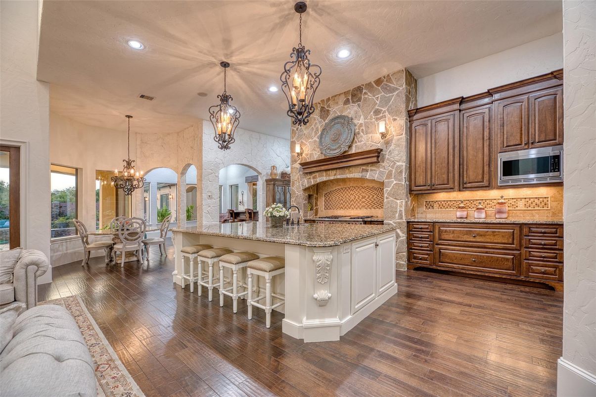 Chandelier, Dining room, Interior, Kitchen, Pendant Lights, Recessed Lighting, Stone Walls, Wood Texture Flooring