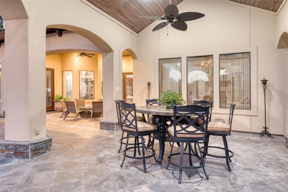 Dining room, Exterior