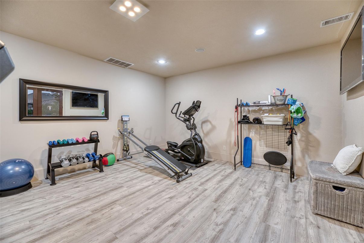 Fitness Equipment, Interior, Recessed Lighting, Wood Texture Flooring