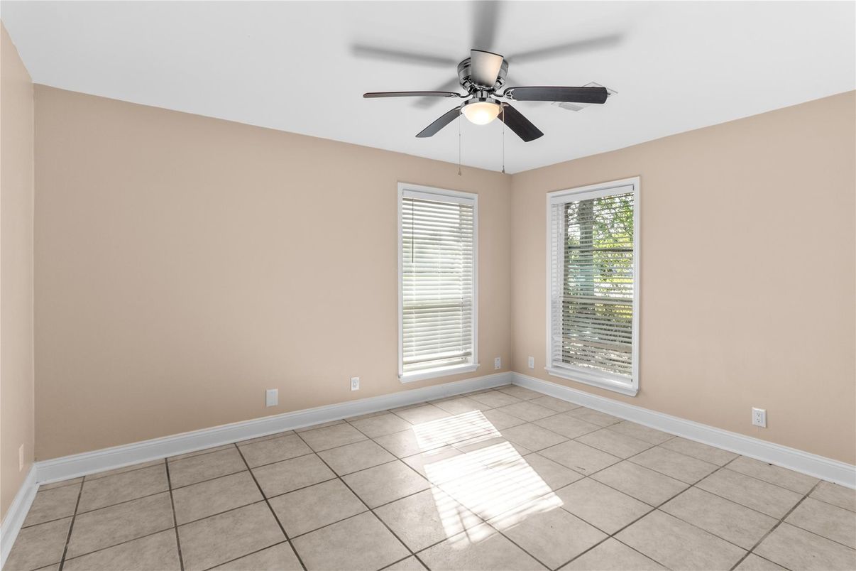 Empty room, Interior