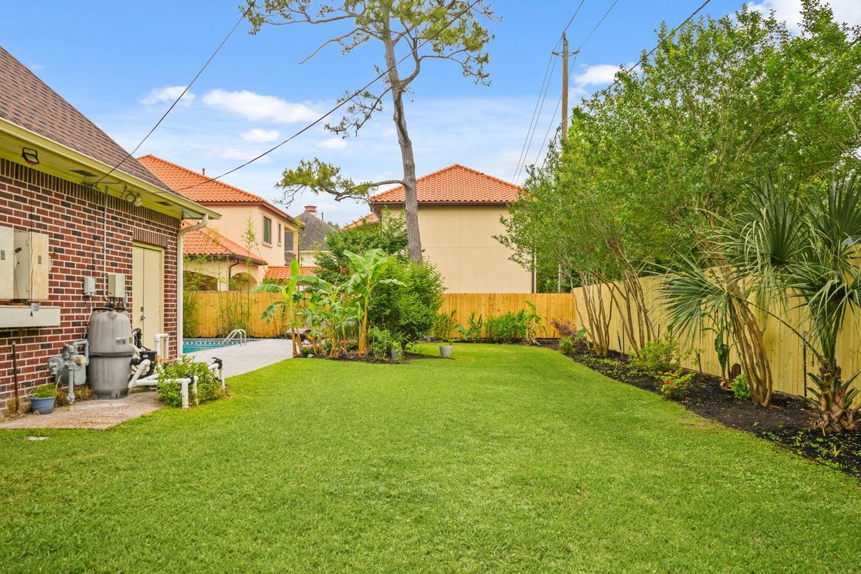 Backyard, Exterior