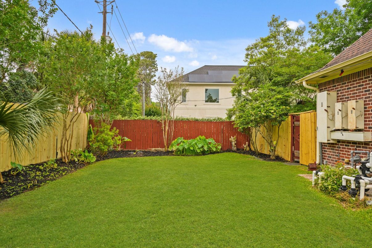 Backyard, Exterior