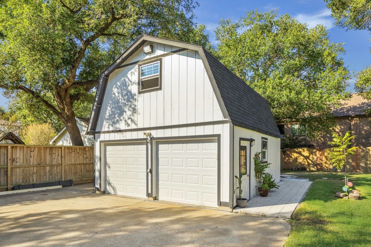 Detached Garage, Exterior