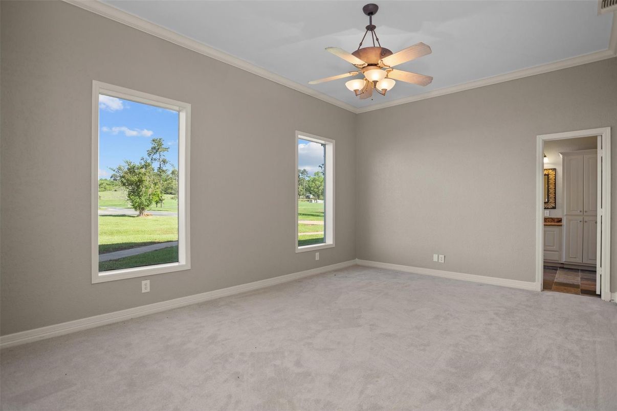 Empty room, Interior